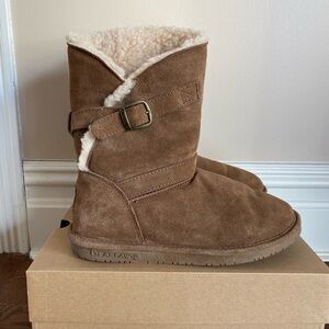 Bearpaw Suede and Shearling Booties with Ankle strap in Chestnut Size 9
